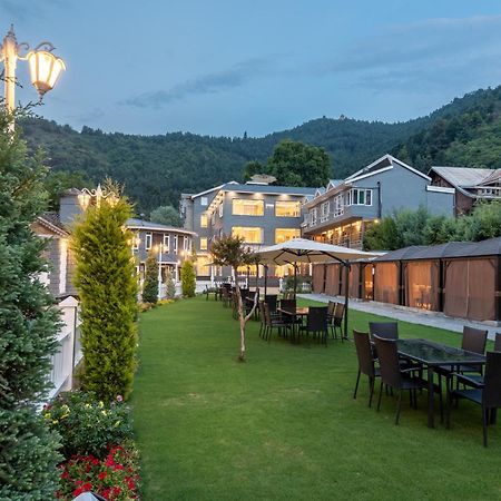 Hotel Grand Boulevard Durgjan エクステリア 写真