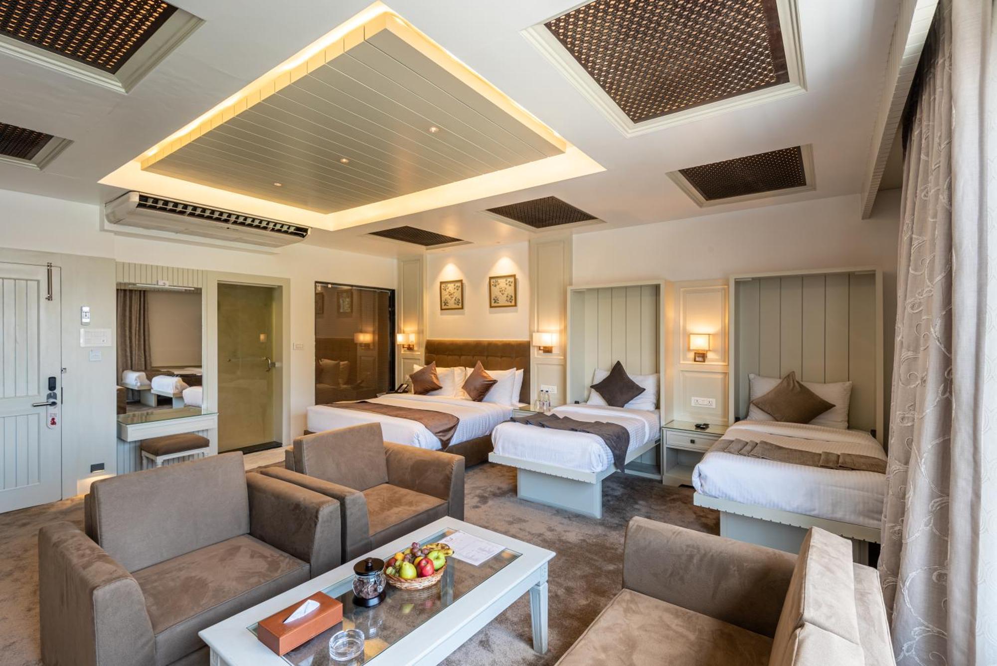 Hotel Grand Boulevard Durgjan エクステリア 写真
