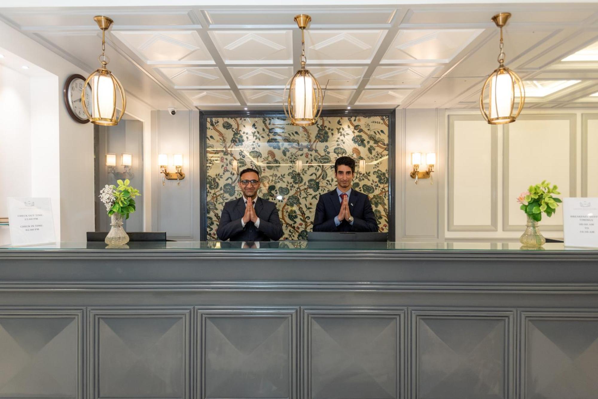 Hotel Grand Boulevard Durgjan エクステリア 写真