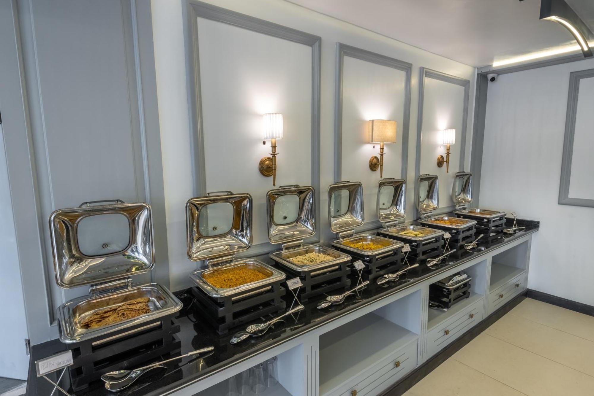 Hotel Grand Boulevard Durgjan エクステリア 写真