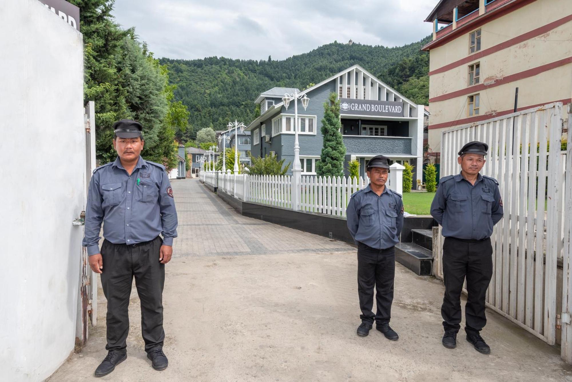 Hotel Grand Boulevard Durgjan エクステリア 写真