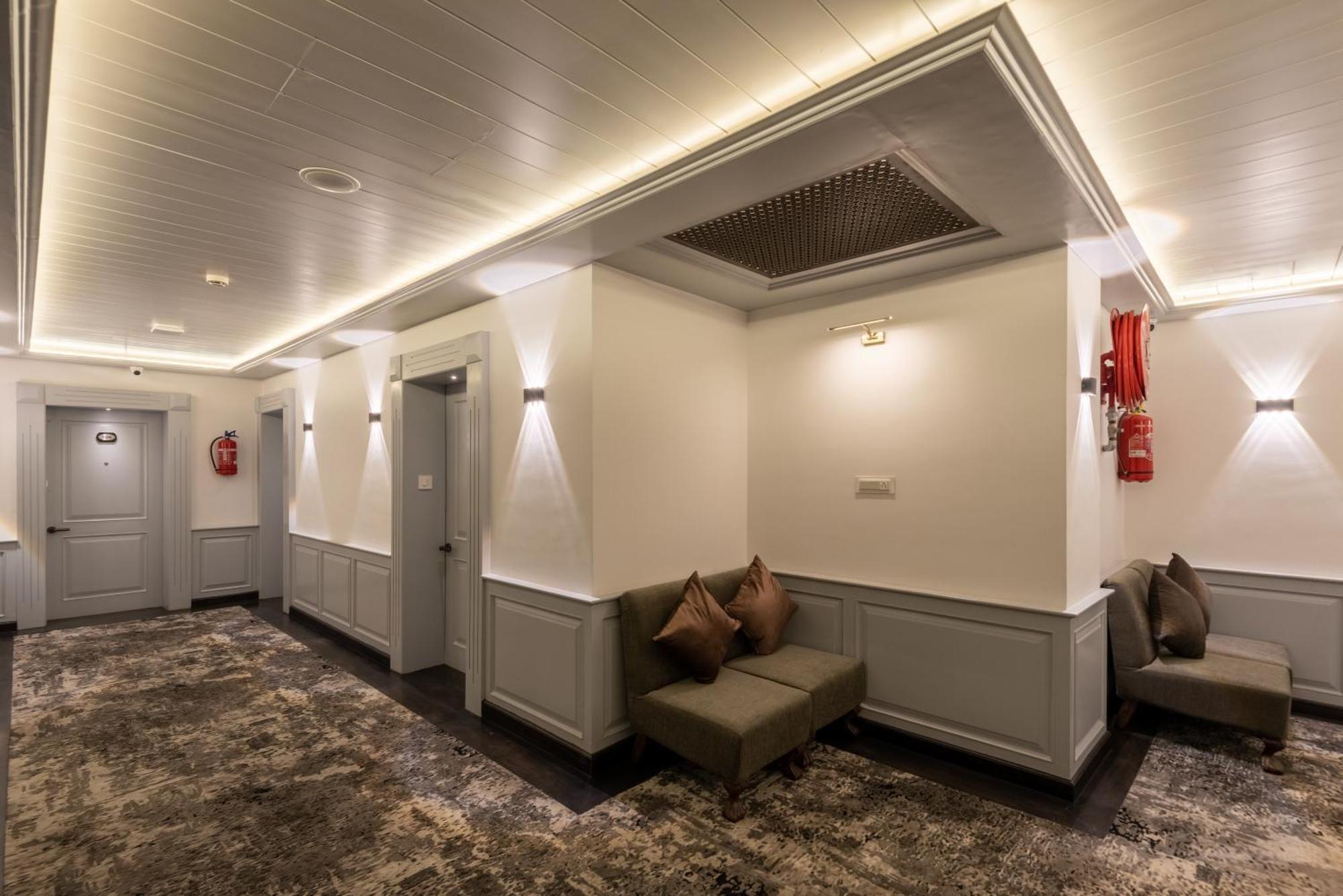 Hotel Grand Boulevard Durgjan エクステリア 写真