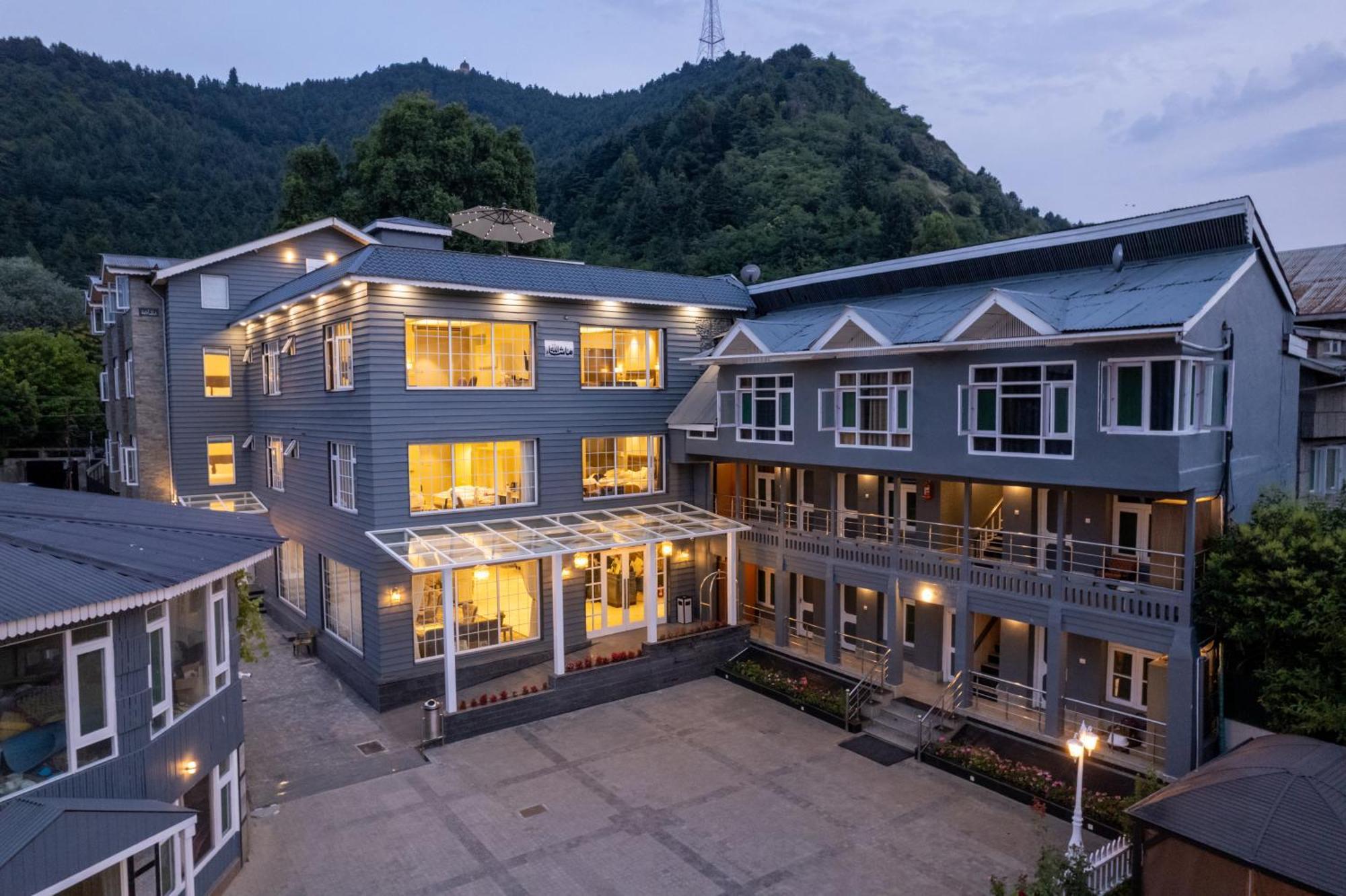Hotel Grand Boulevard Durgjan エクステリア 写真