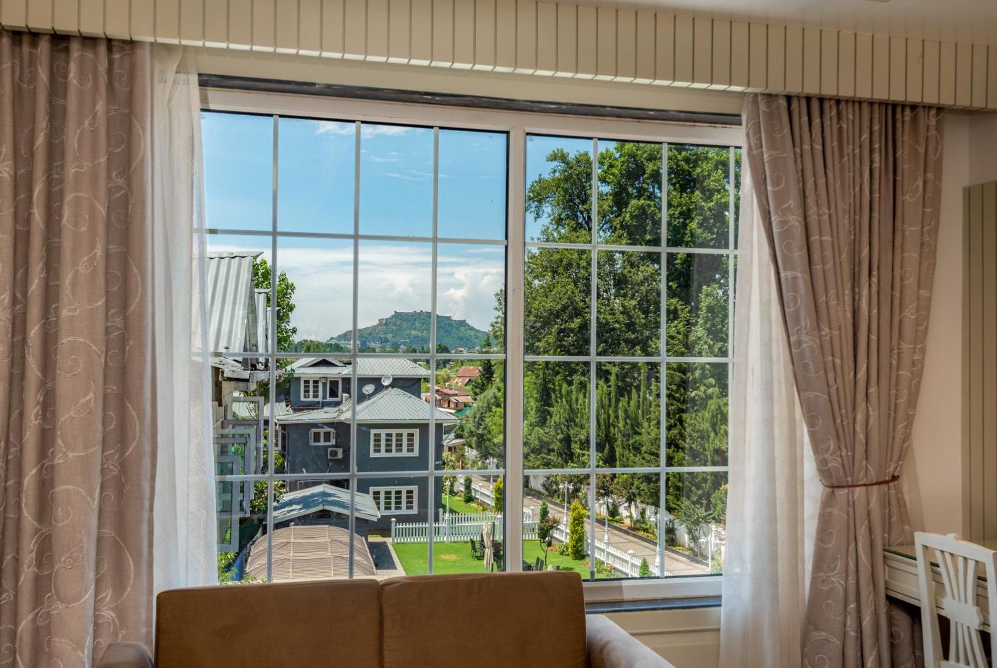 Hotel Grand Boulevard Durgjan 部屋 写真