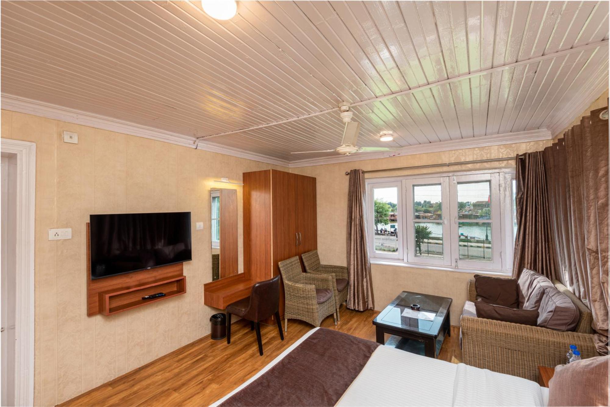 Hotel Grand Boulevard Durgjan 部屋 写真