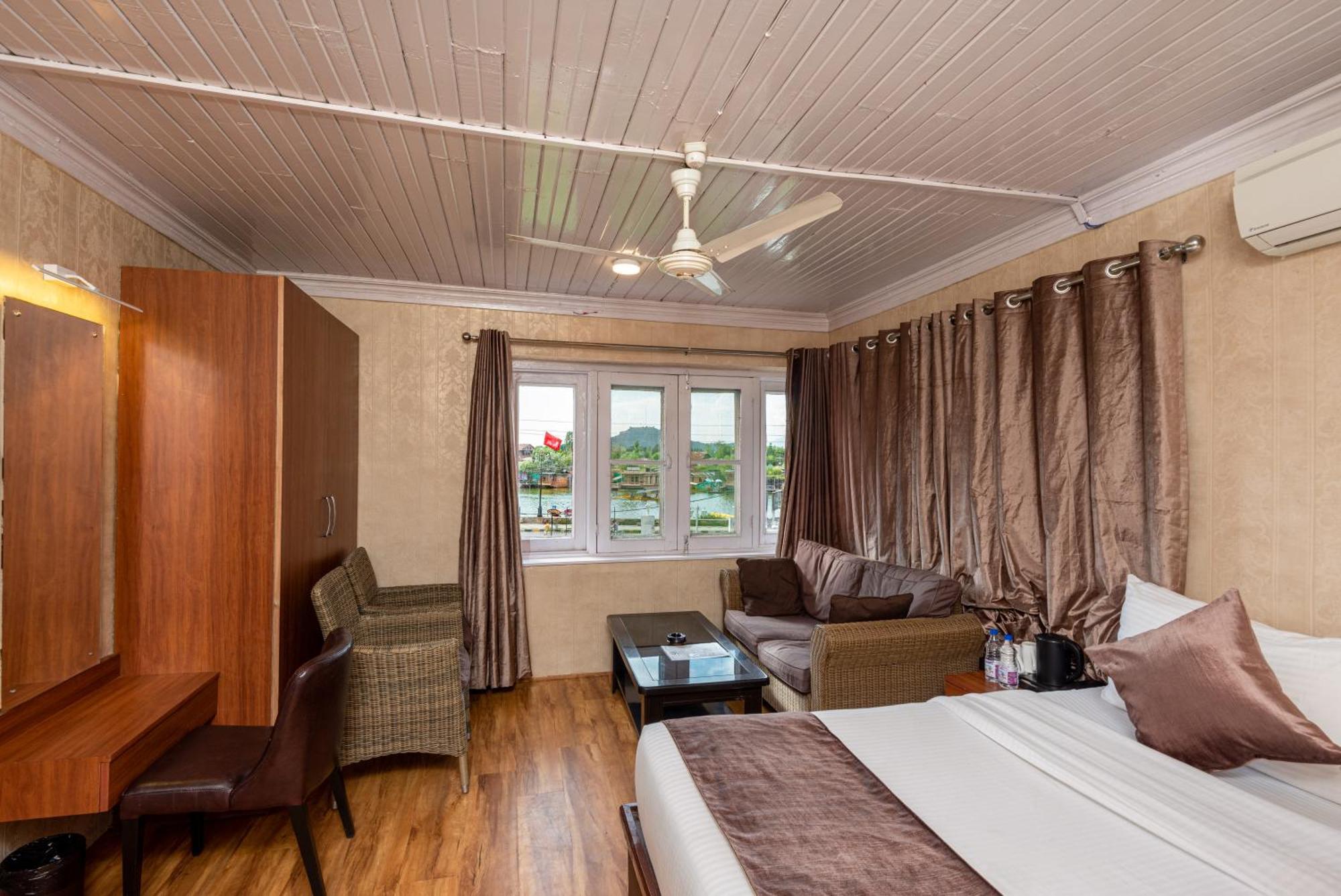 Hotel Grand Boulevard Durgjan 部屋 写真